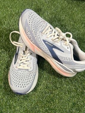 Brooks Adrenaline GTS 24 Women's Size 9D Grey Blue Ribbon Peach Running Shoes